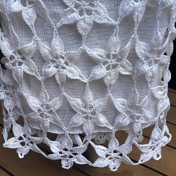 NWT inter lace white crochet tank top. Intricate design. Size medium- large. - Picture 5 of 8